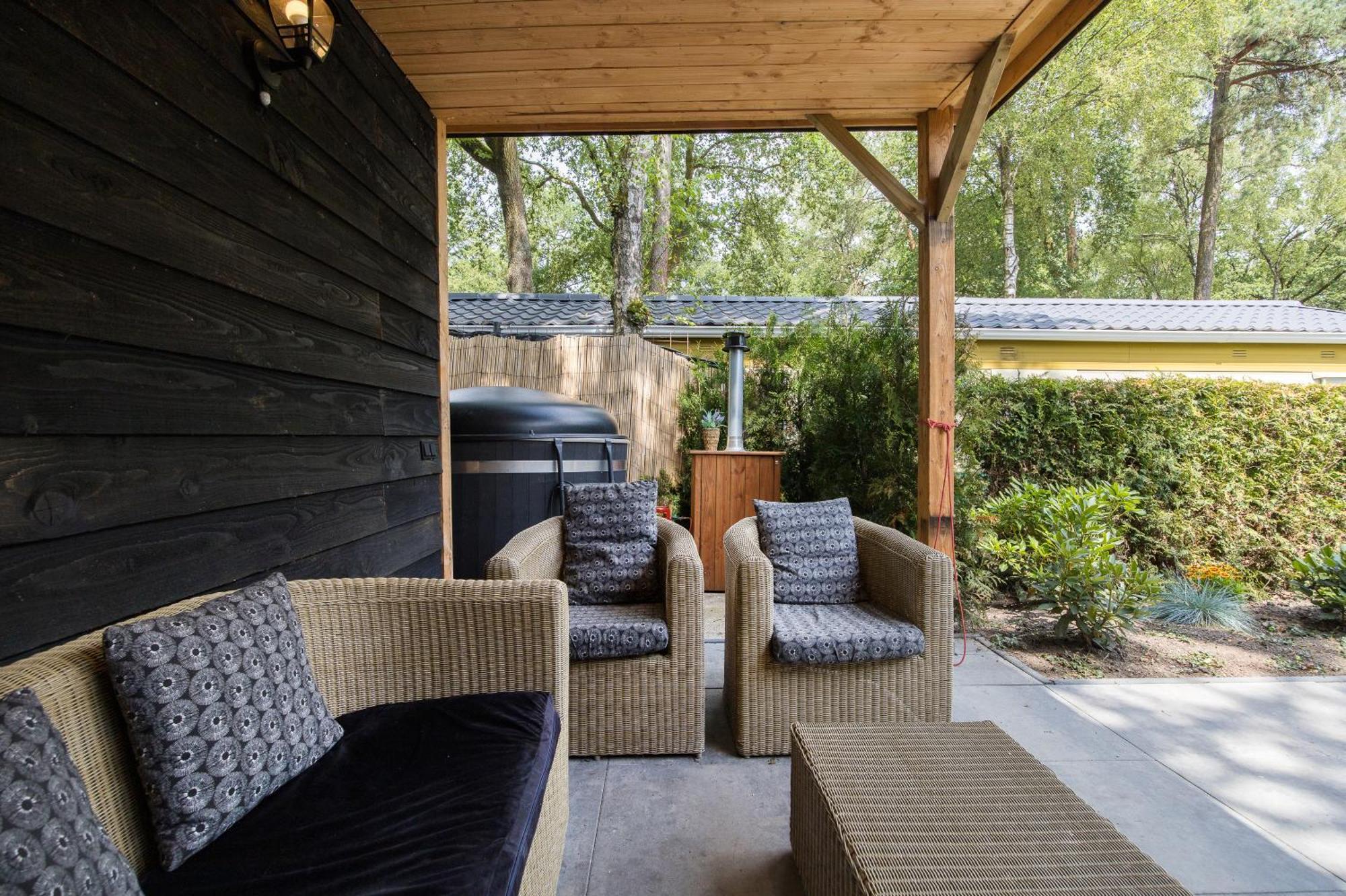 Veluwe Hoenderloo Luxury Chalet With Private Sauna And Hot Tub - Swimming Pool Tennis Court Supermarket Bowling Alley Theatre And Entertainment For Children Екстериор снимка