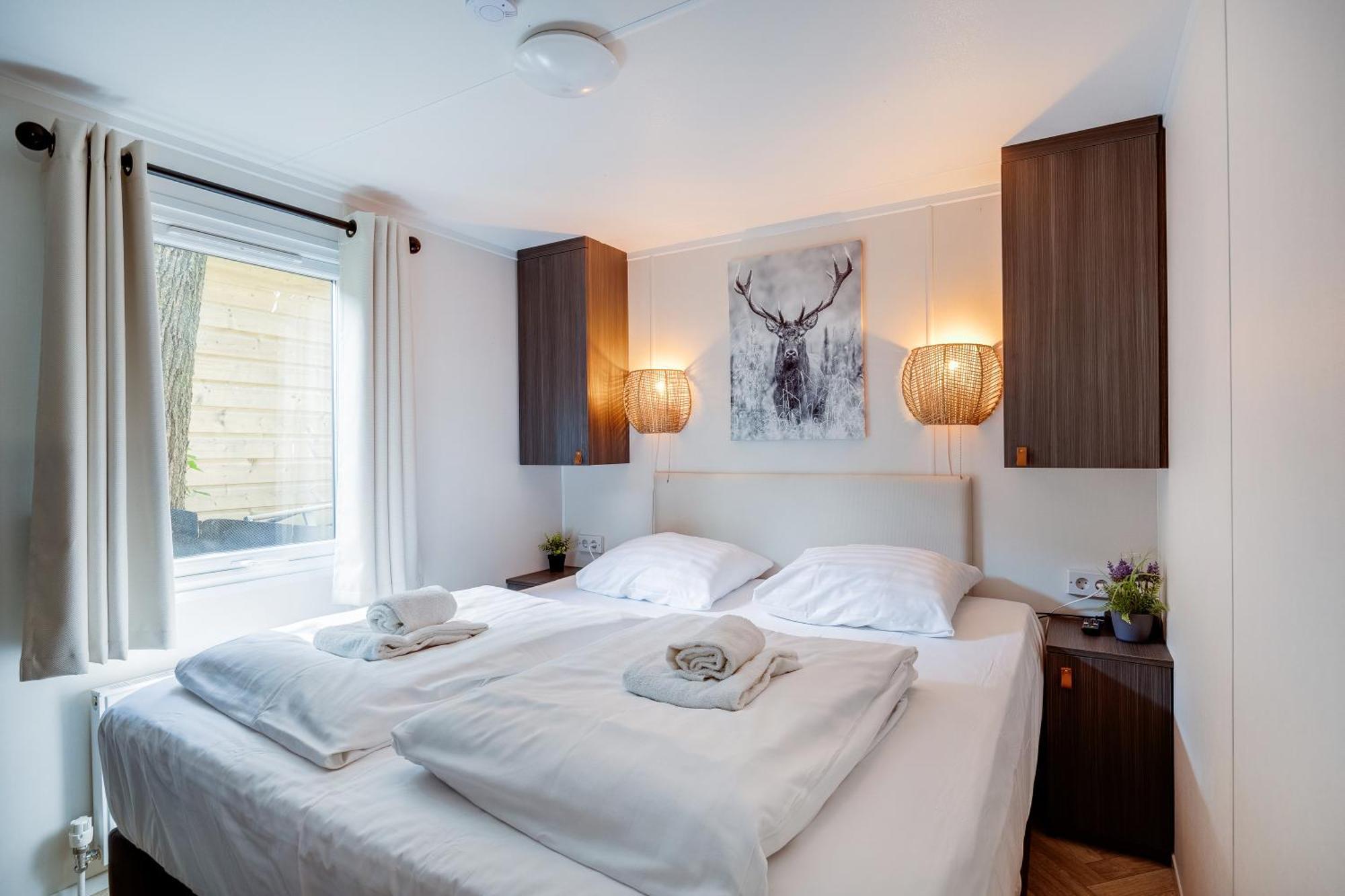 Veluwe Hoenderloo Luxury Chalet With Private Sauna And Hot Tub - Swimming Pool Tennis Court Supermarket Bowling Alley Theatre And Entertainment For Children Екстериор снимка